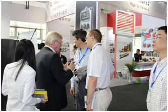 赫茲曼與客戶(hù)交流2