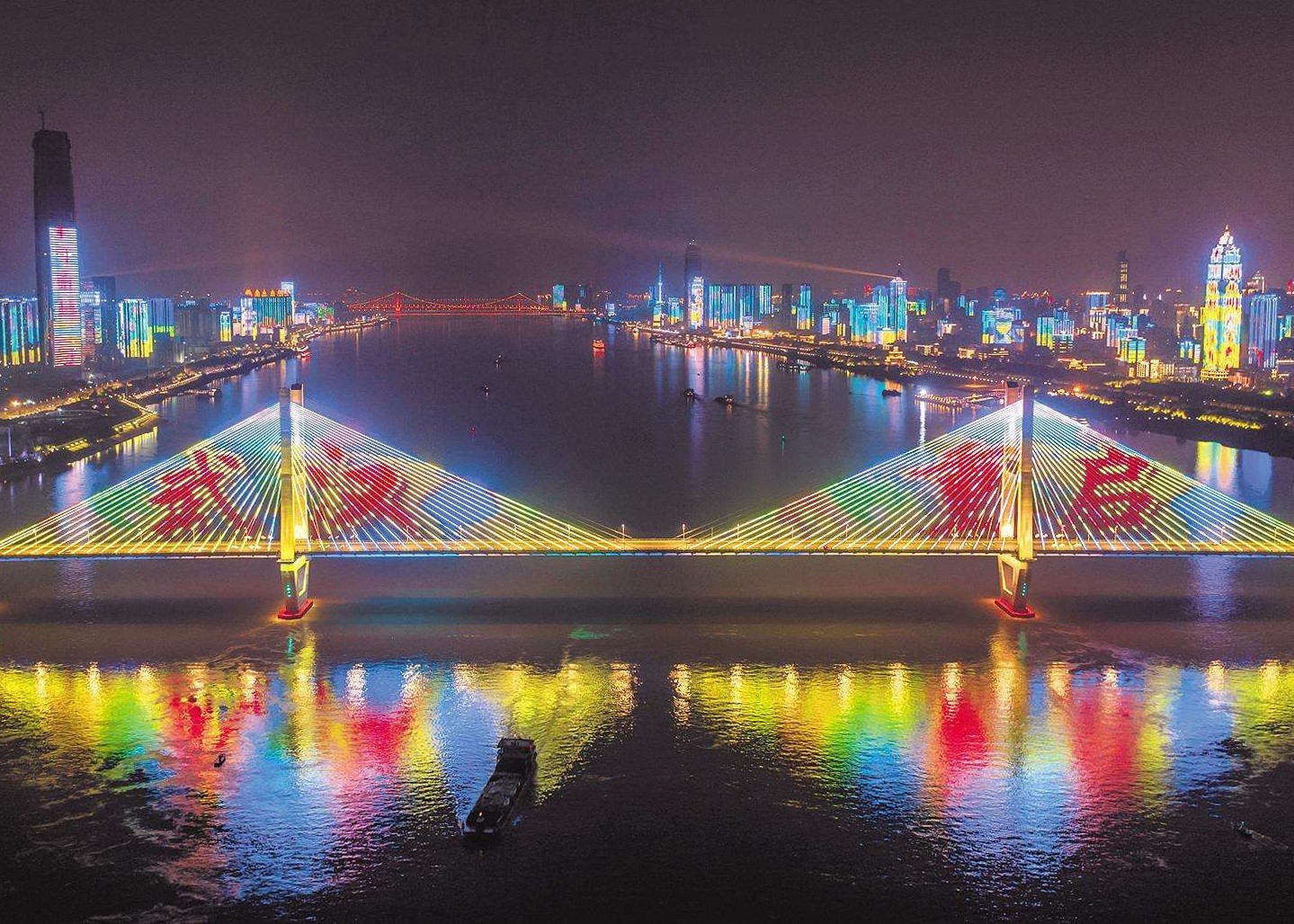 春播季，江城醒|按下經(jīng)濟(jì)復(fù)蘇“快進(jìn)鍵”，我們?cè)谛袆?dòng)